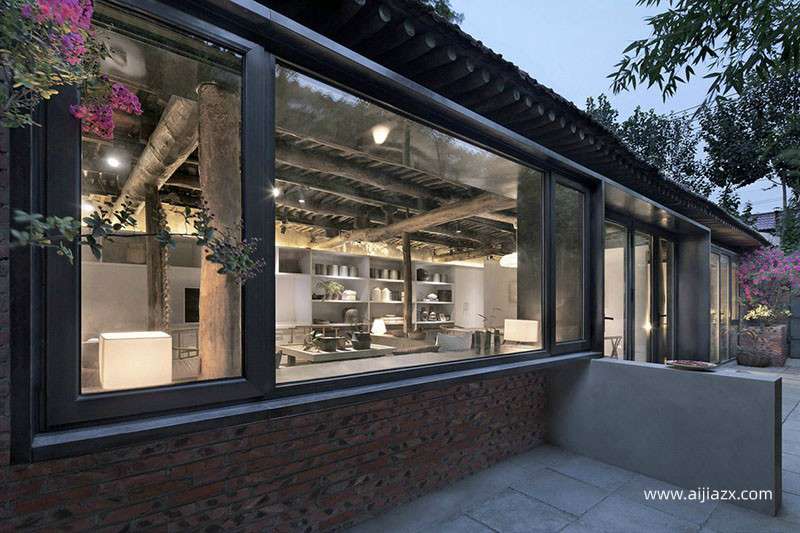 女裝店內(nèi)部結(jié)構(gòu)裝修設(shè)計