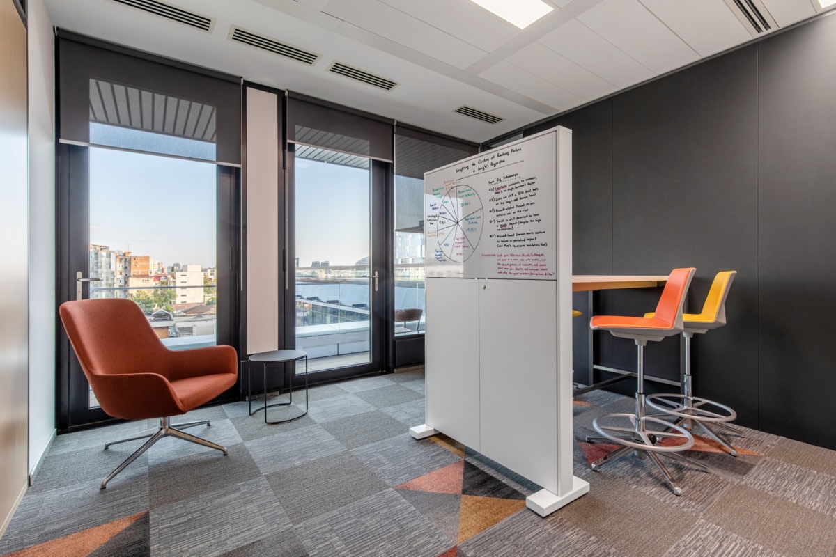 845平米集團(tuán)分公司辦公室裝修效果圖