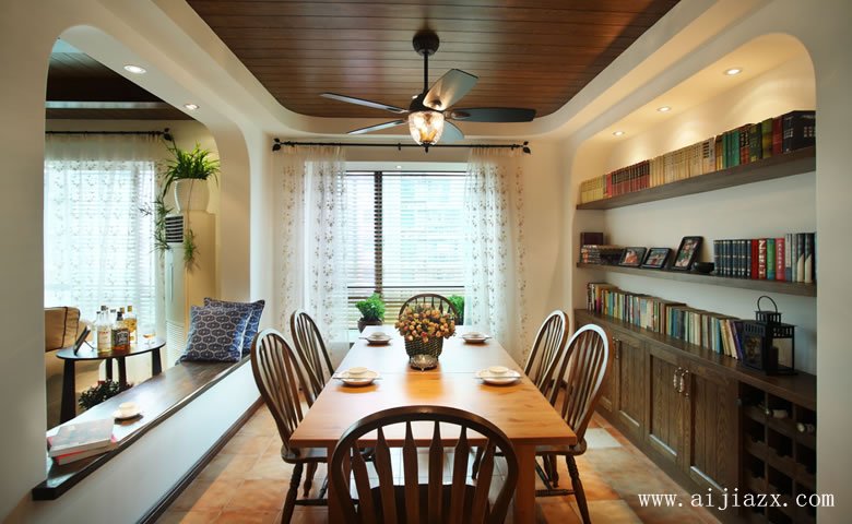 簡單舒適的地中海風(fēng)格餐廳裝修效果圖