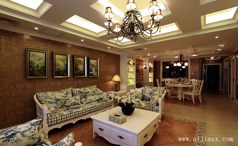 復(fù)古情調(diào)的簡(jiǎn)約歐式風(fēng)格客廳裝修效果圖